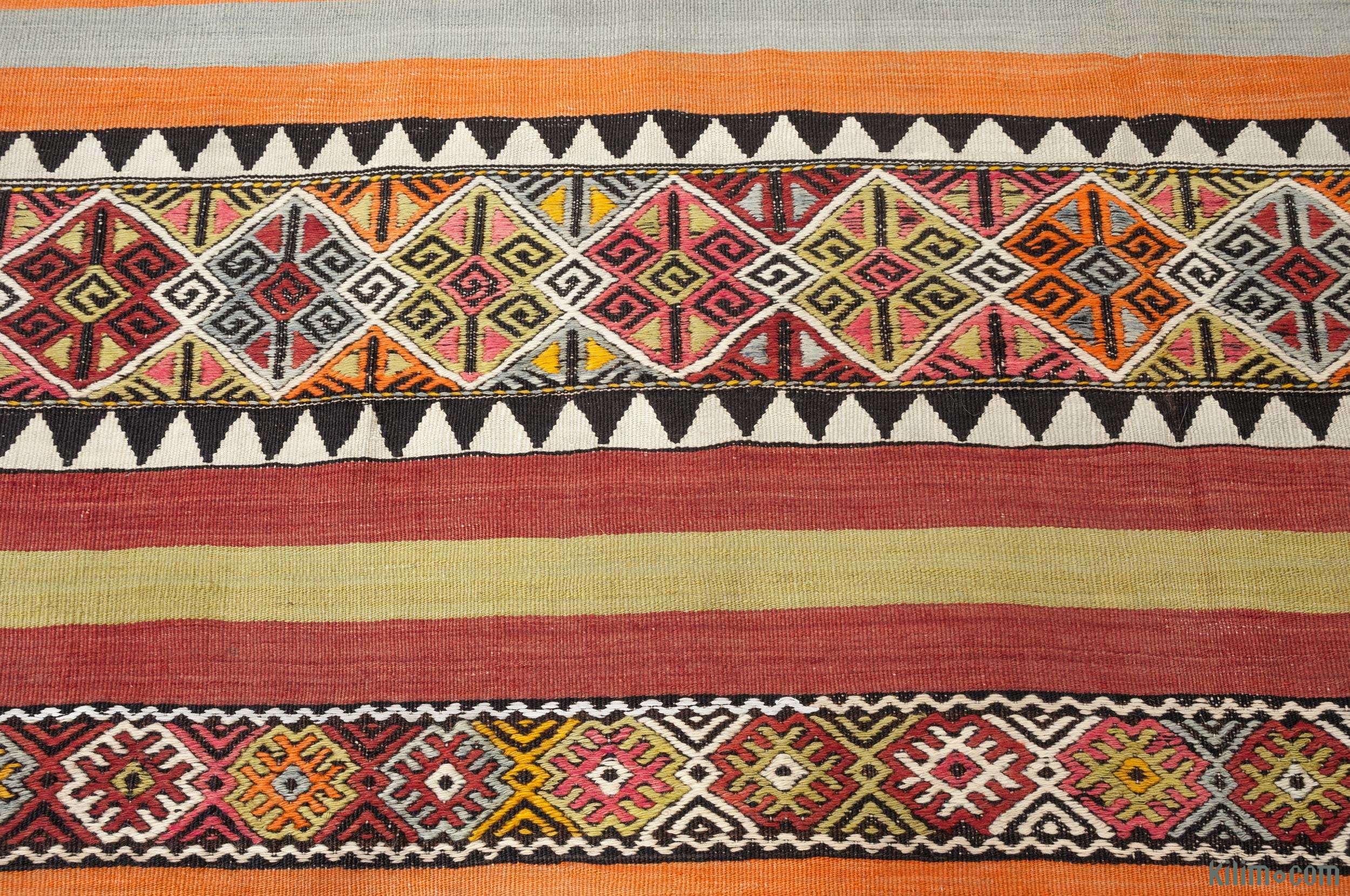 K0039183 Vintage Handwoven Moldovan Kilim Rug - 6' 7 x 9' 9 (79 x 117)   The Source for Vintage Rugs, Tribal Kilim Rugs, Wool Turkish Rugs,  Overdyed Persian Rugs, Runner Rugs