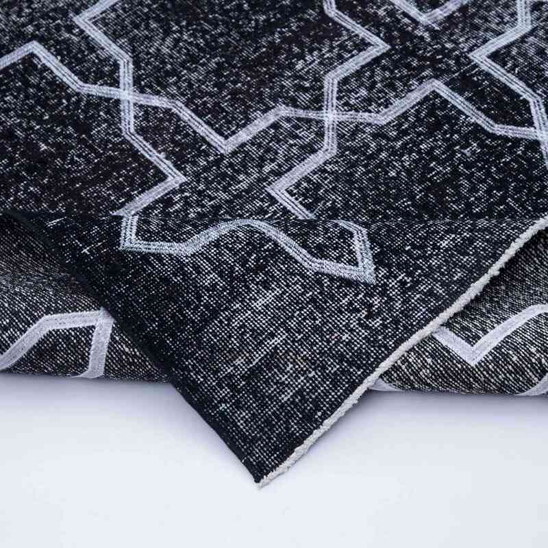 Negro Alfombra Turca bordada sobre teñida vintage - 142 cm x 371 cm - K0038684