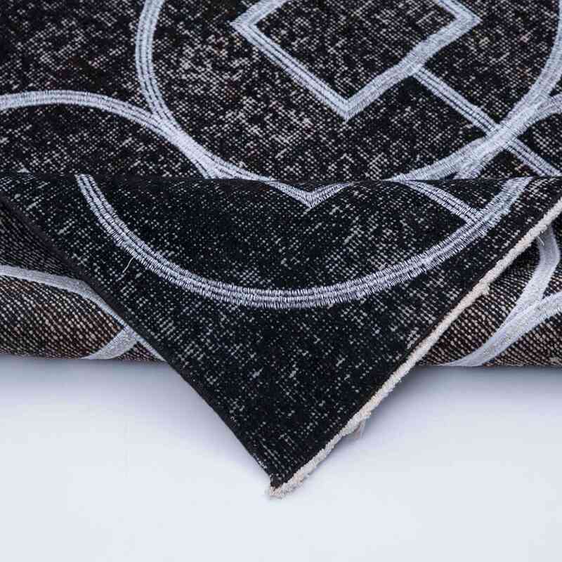 Negro Alfombra Turca bordada sobre teñida vintage - 141 cm x 306 cm - K0038719