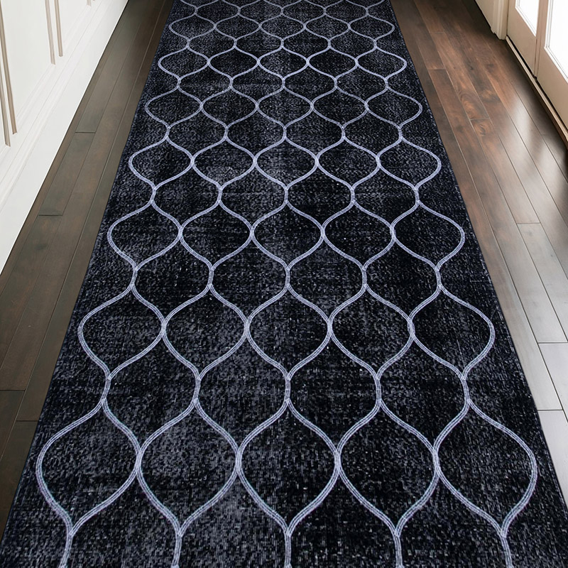 Negro Alfombra Turca bordada sobre teñida vintage - 142 cm x 360 cm - K0038756