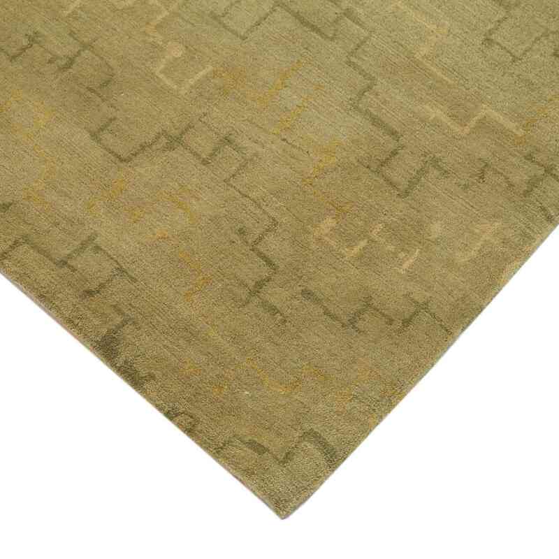 New Hand Knotted Wool Rug - 9' 6" x 13' 5" (114" x 161") - K0040676