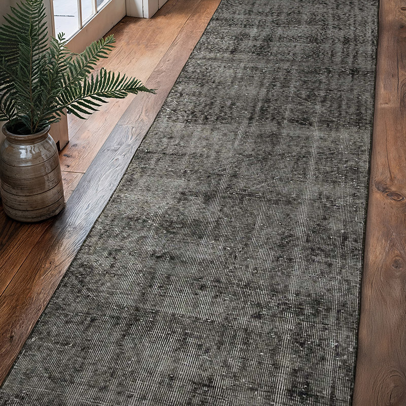 Negro Alfombra de Pasillo Turca Vintage Sobreteñida - 81 cm x 302 cm - K0052140