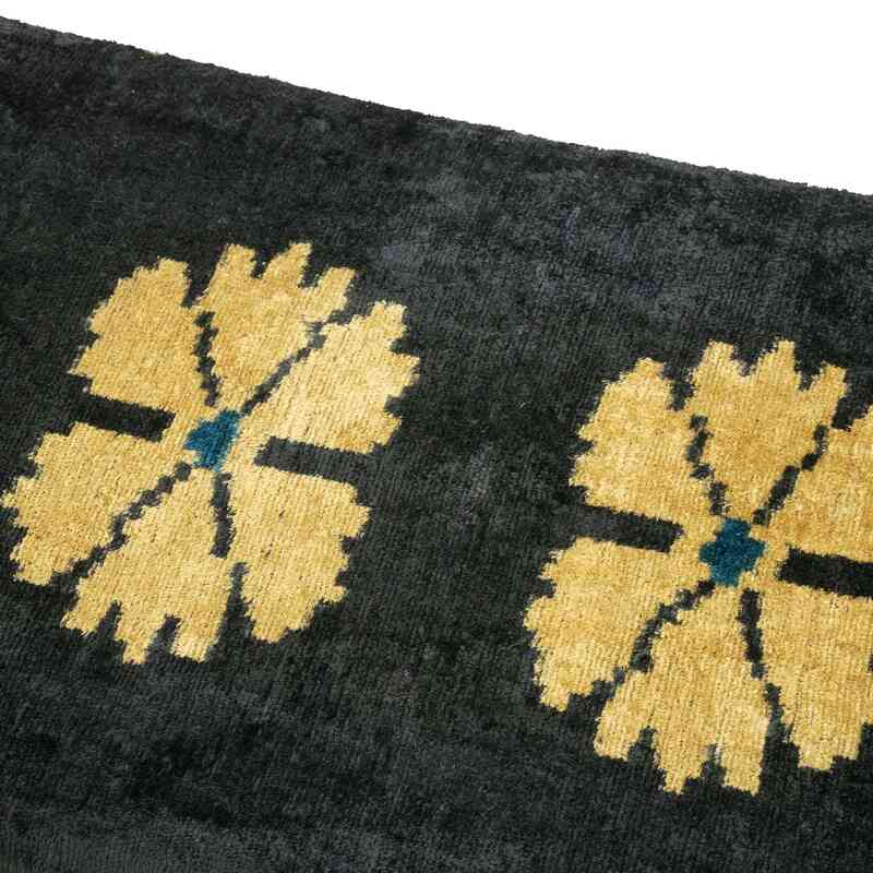Bench Upholstered with Silk Velvet Ikat Fabric - K0054765