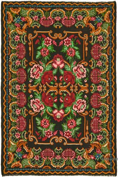 Vintage Handwoven Moldovan Kilim Rug - 6' 3" x 9' 1" (75" x 109")