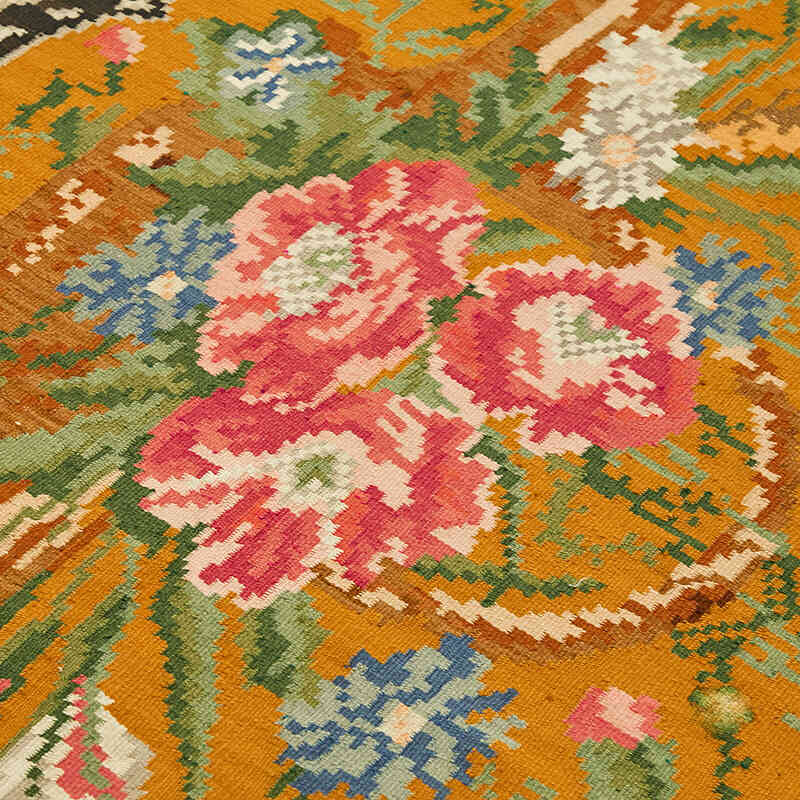Vintage Handwoven Moldovan Kilim Rug - 5' 7" x 8' 9" (67" x 105") - K0062602