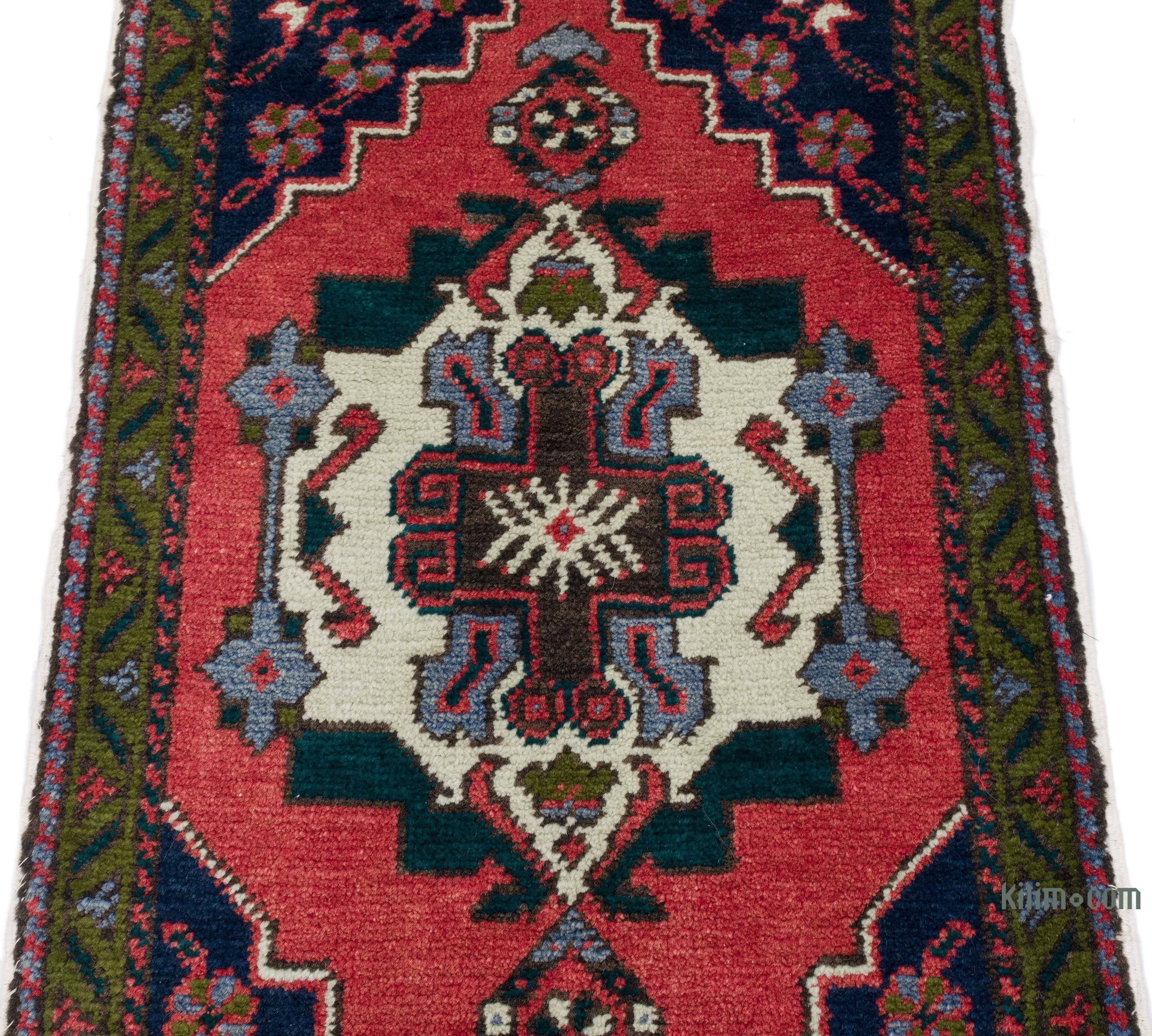 31 Turkish Mini Rug 1'7