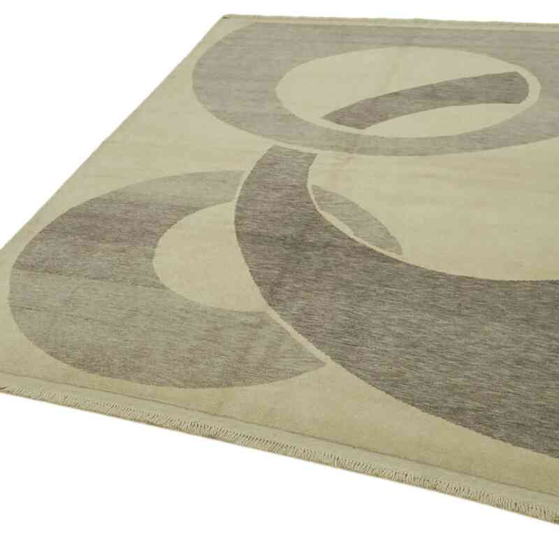 New Hand Knotted Wool Rug - 5' 11" x 8' 2" (71" x 98") - K0063217