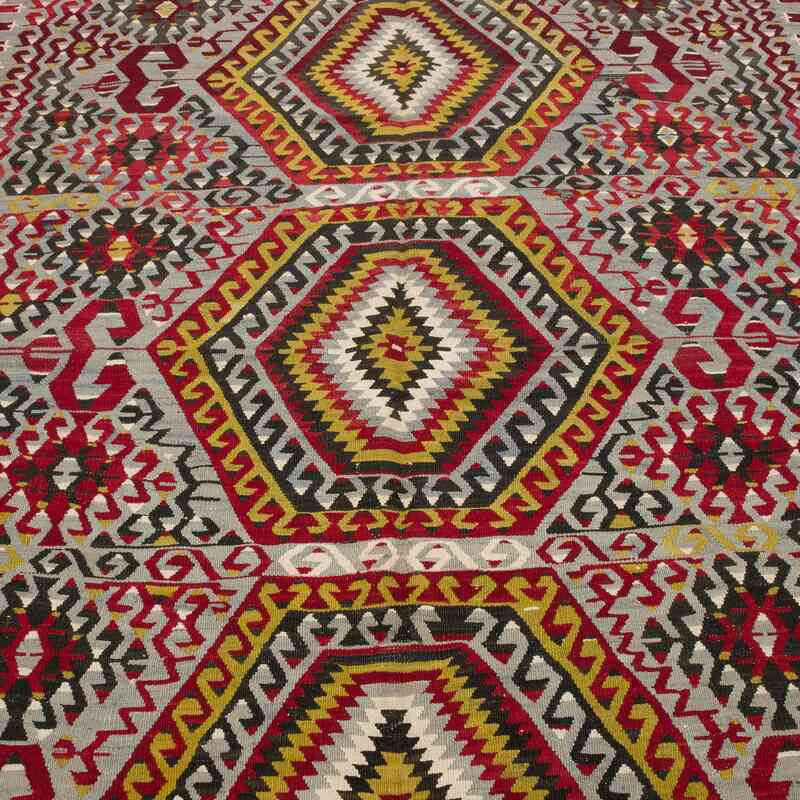 Vintage Esme Kilim Rug - 5' 10" x 6' 2" (70" x 74") - K0067597