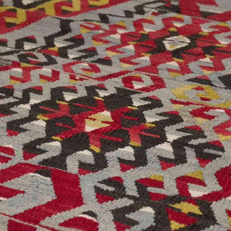 Vintage Esme Kilim Rug - 5' 10" x 6' 2" (70" x 74") - K0067597
