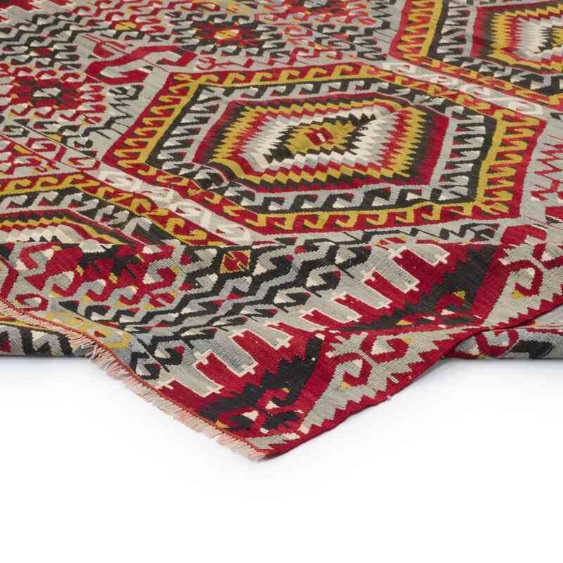 Vintage Esme Kilim Rug - 5' 10" x 6' 2" (70" x 74") - K0067597