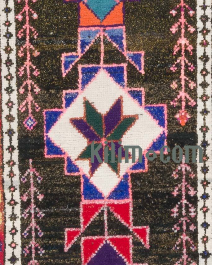 Turkish Pink Green Runner Rug, 1960s for sale at Pamono