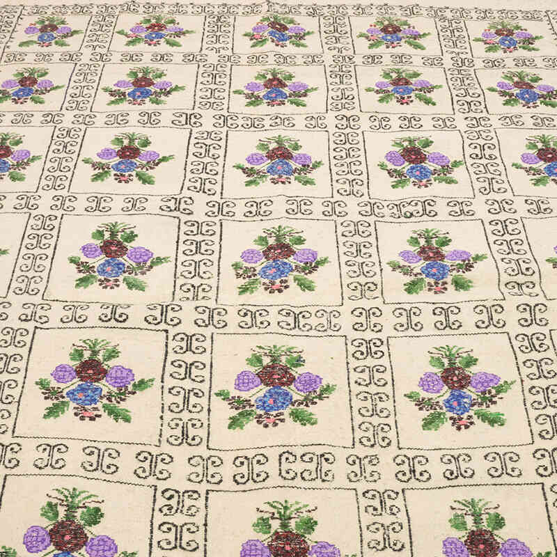 Vintage Anatolian Jijim Rug - 5' 8" x 6' 9" (68" x 81") - K0073224