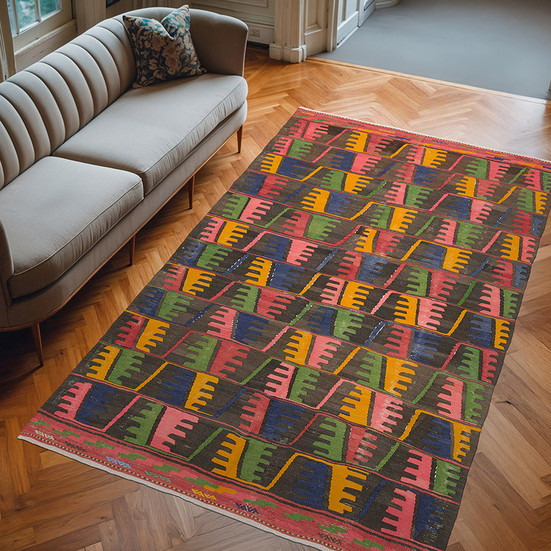 Vintage Mihalic Kilim Rug - 5' 9" x 9' 3" (69" x 111") - K0074069