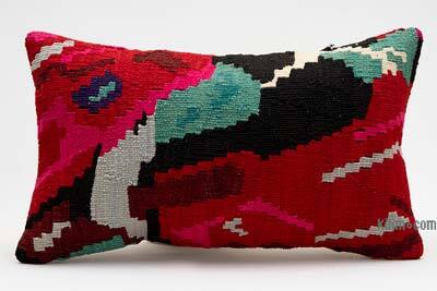 Kilim Pillow Cover - 1' 8" x 1'  (20" x 12")