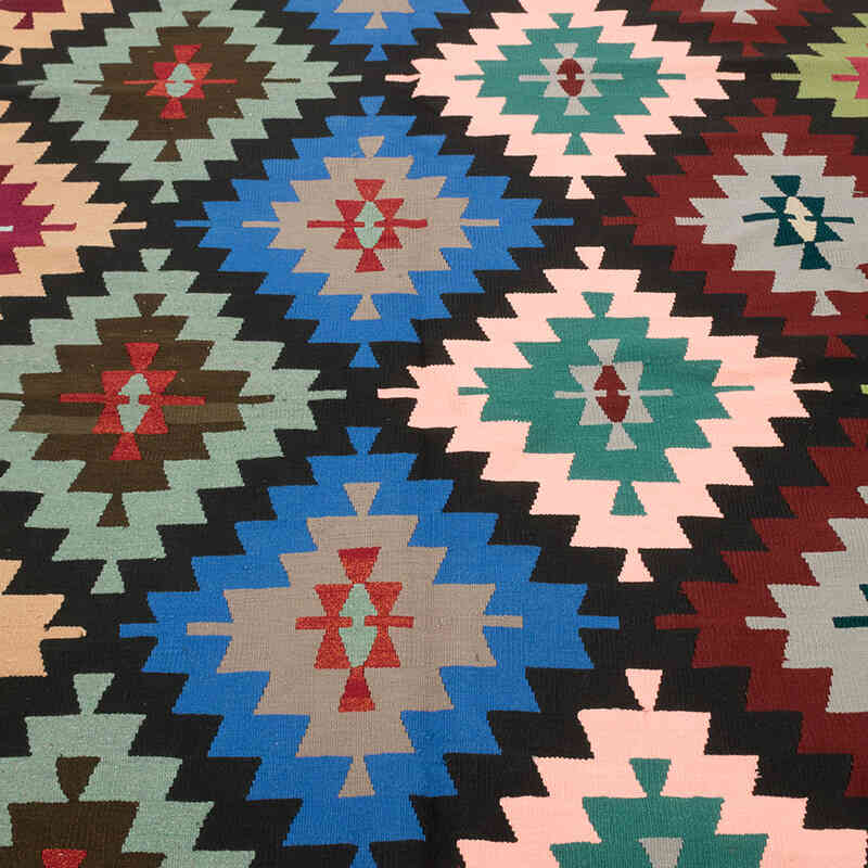 Vintage Turkish Kilim Rug - 5' 7" x 7' 11" (67" x 95") - K0077911