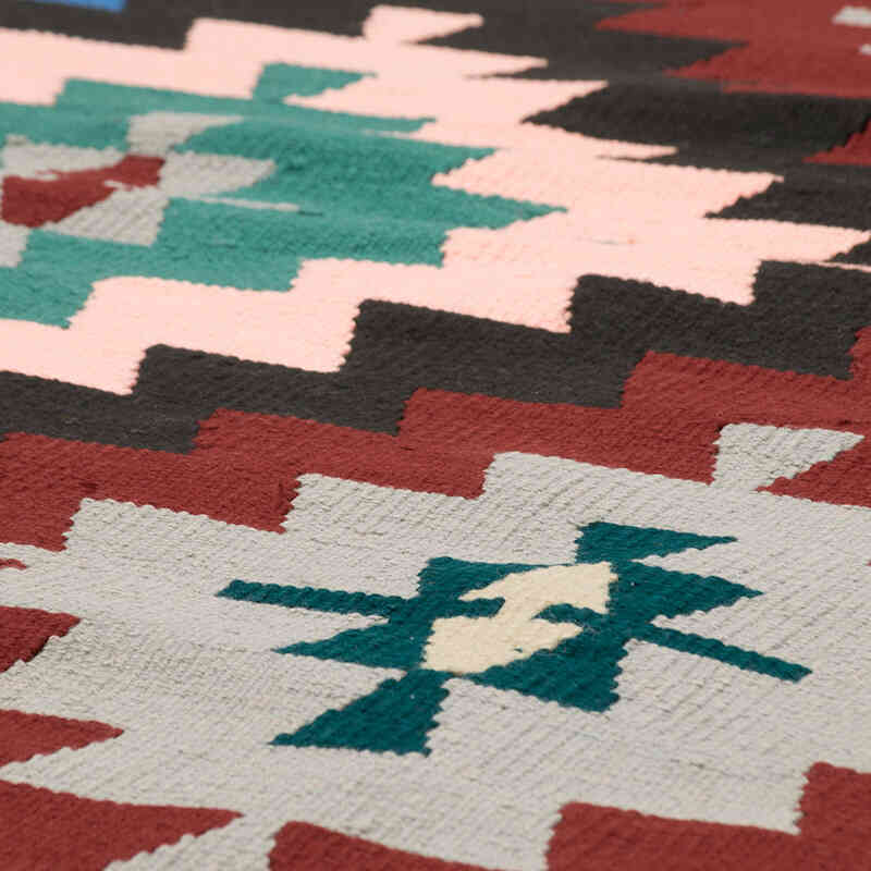 Vintage Turkish Kilim Rug - 5' 7" x 7' 11" (67" x 95") - K0077911