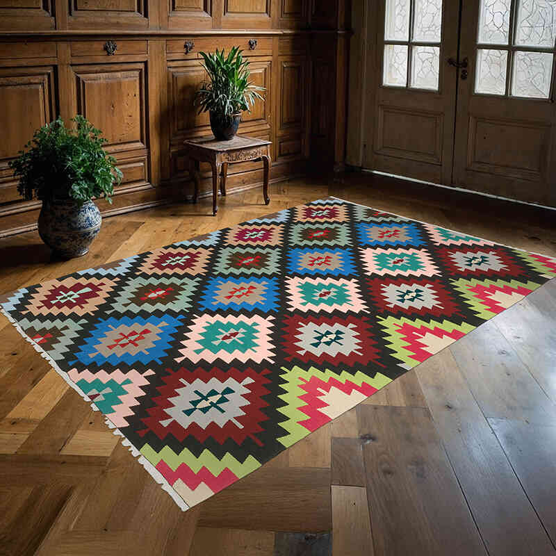 Vintage Turkish Kilim Rug - 5' 7" x 7' 11" (67" x 95") - K0077911