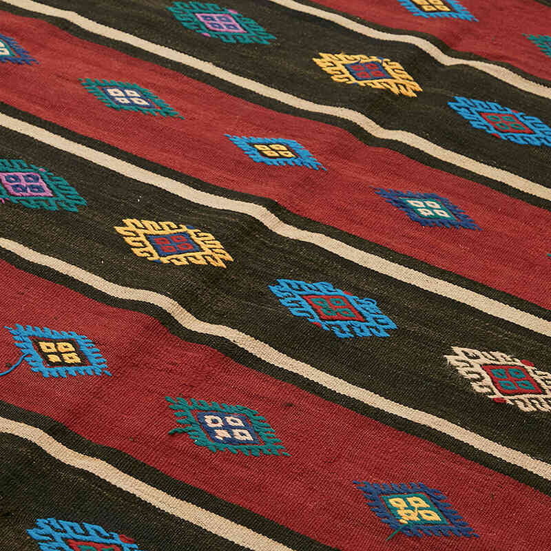 Vintage Anatolian Kilim Rug - 5' 7" x 10' 6" (67" x 126") - K0079145