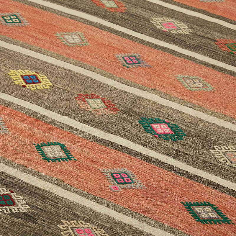 Vintage Anatolian Kilim Rug - 5' 8" x 10' 4" (68" x 124") - K0079163