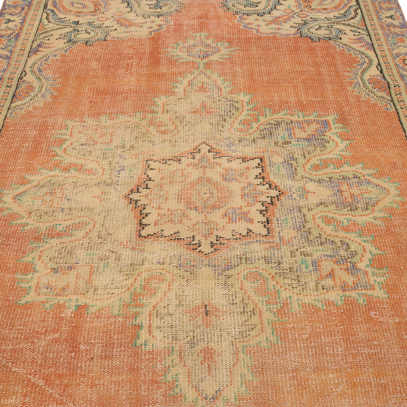 Vintage Turkish Hand-Knotted Rug - 5' 7" x 8' 8" (67" x 104") - K0083621