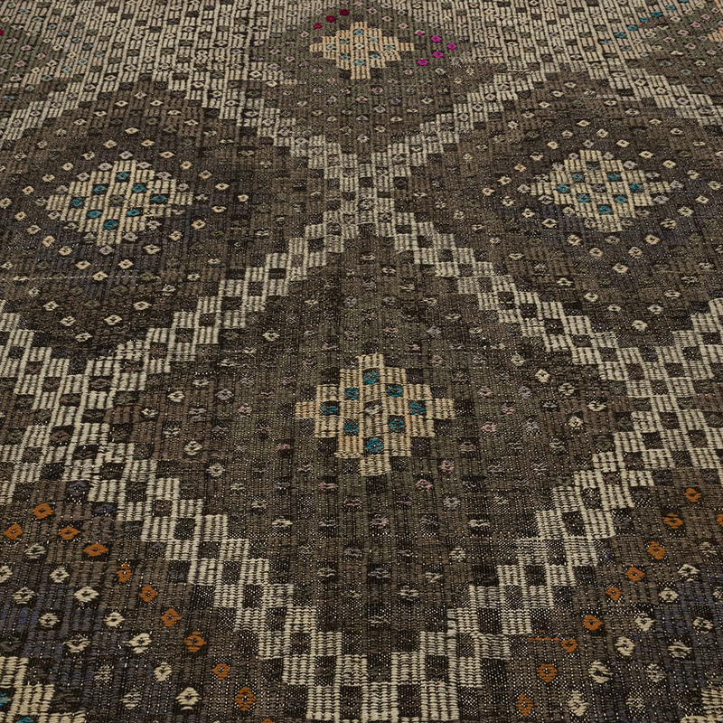 Vintage Anatolian Jijim Rug - 6' 8" x 9' 10" (80" x 118") - K0084387
