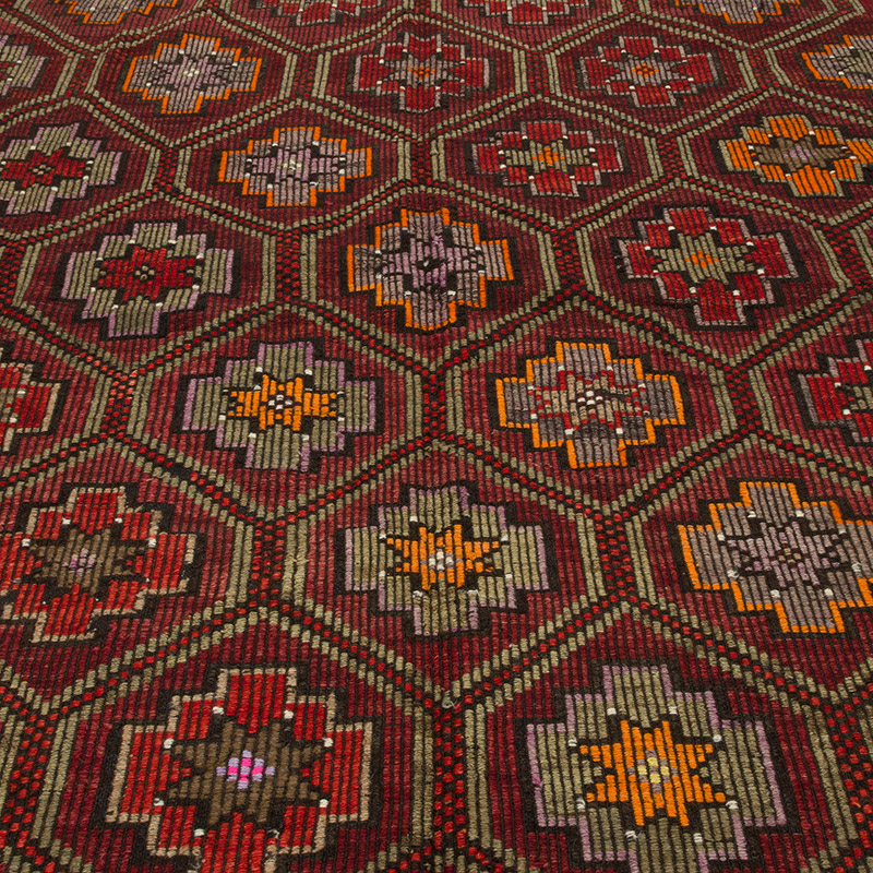 Vintage Anatolian Jijim Rug - 6' 7" x 9' 10" (79" x 118") - K0085376