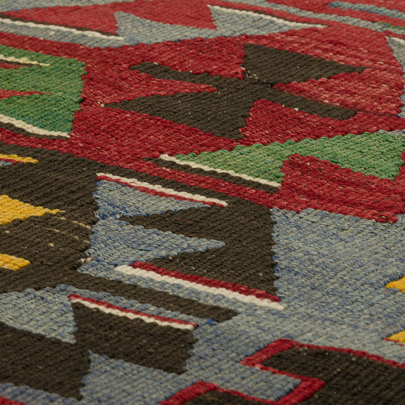Vintage Esme Kilim Rug - 5' 5" x 7' 9" (65" x 93") - K0085698