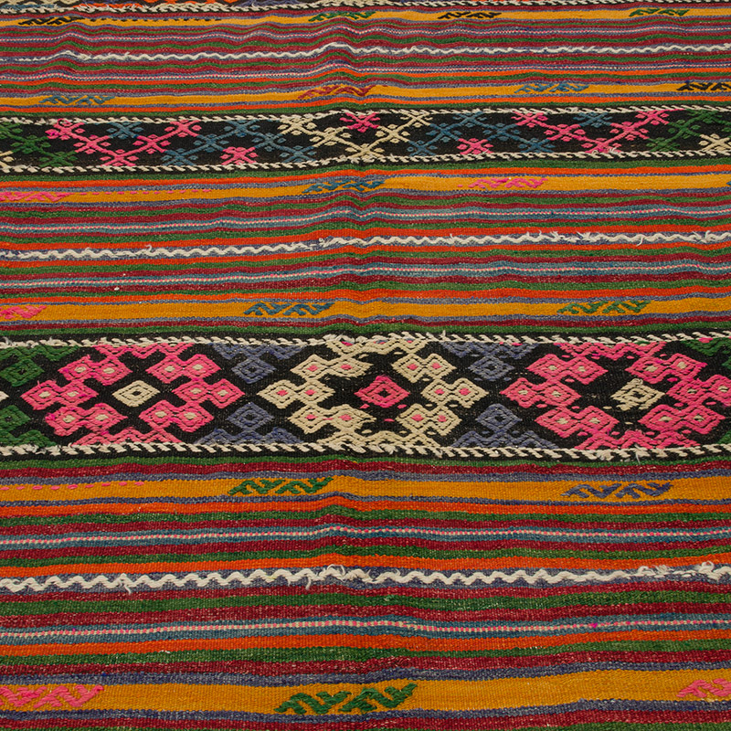 Vintage Balikesir Kilim Rug - 6' 3" x 9' 8" (75" x 116") - K0085819