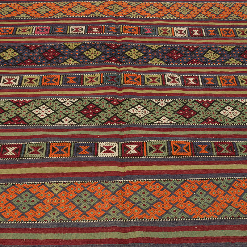 Vintage Balikesir Kilim Rug - 5' 8" x 9' 9" (68" x 117") - K0085822