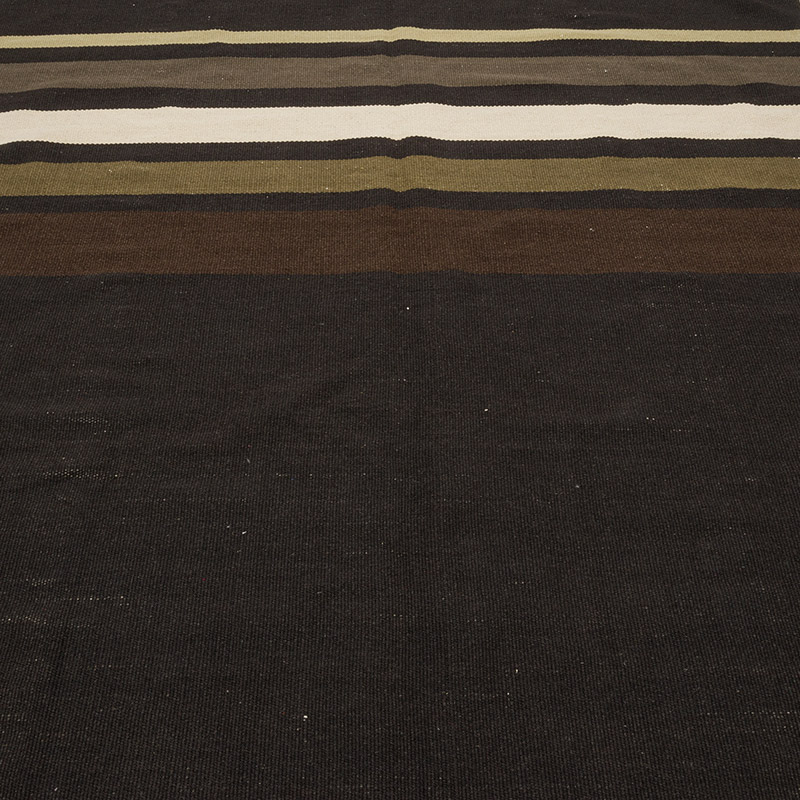 Vintage Turkish Kilim Rug - 5' 7" x 7' 10" (67" x 94") - K0085867