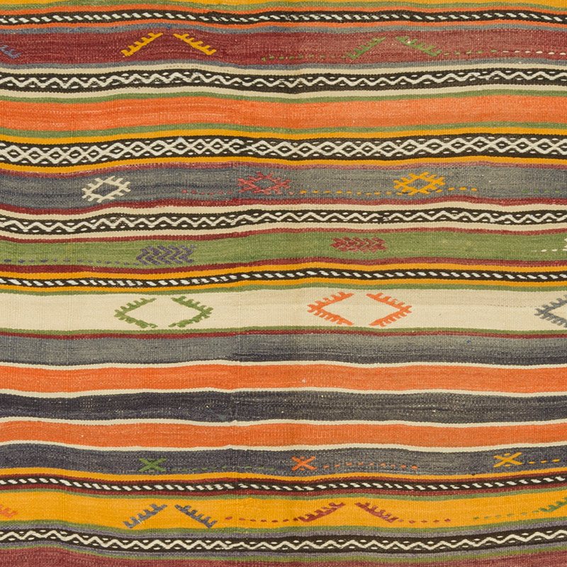 Vintage Turkish Kilim Rug - 5' 1" x 10' 2" (61" x 122") - K0085948